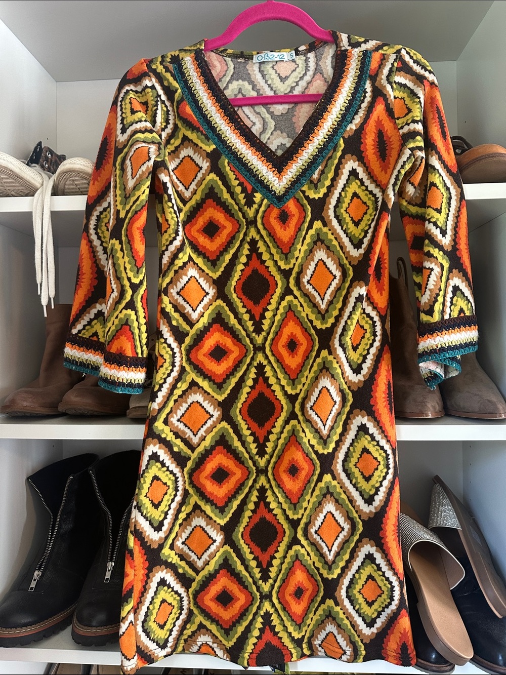 Retro Diamond-Print V-Neck Long Sleeve Dress in Orange & Green